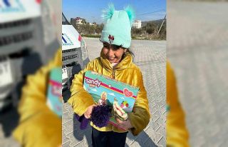 Depremzede çocukların oyuncak mutluluğu