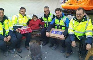Depremzede Melek’in isteği bilgisayar teslim edildi