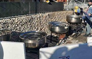 Depremzedeler için 20 bin öğün sıcak yemek çıkaracaklar