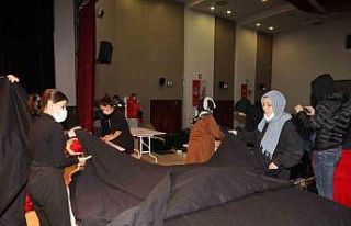 Depremzedeler için 24 saatlik atkı, bere ve battaniye...