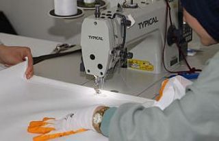 Depremzedeler için dikiş makinelerinin başına...