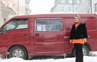 Depremzedeler için minibüsünü satılığa çıkardı