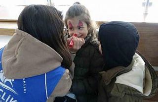 Depremzedeler sosyal ve kültürel etkinliklerle moral...