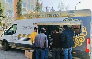 Depremzedelere her gün çorba ve çay ikram ediliyor