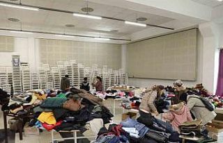 Depremzedelere özel sosyal market hizmet veriyor