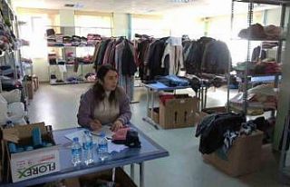 Depremzedelerin konakladığı yurtlarda sosyal mağaza...