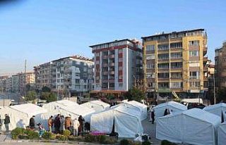 Depremzedelerin temel ihtiyaçlarını karşılıyorlar