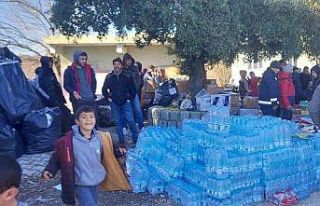 Derince’den deprem bölgelerine 58 tır gönderildi
