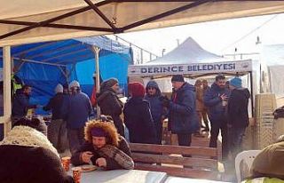 Derince’den depremzedelere 132 tır yardım malzemesi...