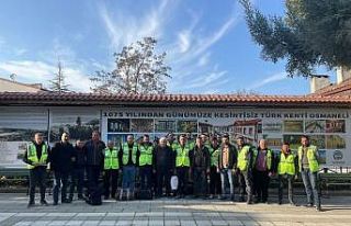 Destek ekibi konteynır kurulumuna destek olmak üzere...