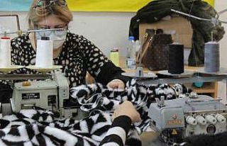 Dikiş makineleri depremzedeler için çalıştırılıyor