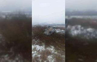 Direksiyon hakimiyetini kaybeden araç şarampole...
