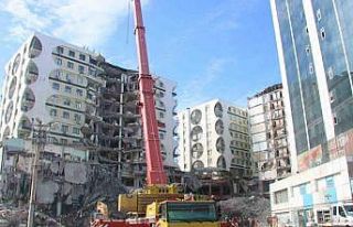 Diyarbakır’da 3 enkazda çalışmalar sürüyor