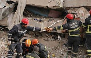 Diyarbakır’da arama ve kurtarma ekipleri gıda...