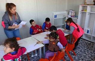 Diyarbakır’da depremzede çocuklara ’mini eğitim...
