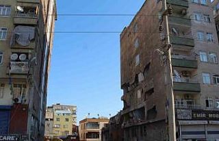 Diyarbakır’da Dündar Apartmanı’nın enkazında...