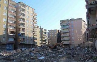 Diyarbakır’da Yoldaş Apartmanı’nda enkaz çalışması...