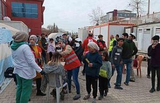 Diyarbakırlı 22 kuaför, Kahramanmaraş’ta depremzedelerin...