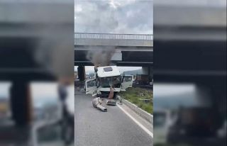 Dorse köprüye çarptı; 2 yaralı