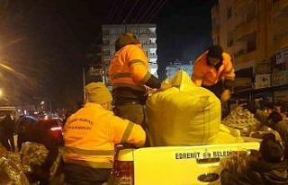 Edremit Belediyesi ekipleri deprem bölgesine ulaştı