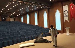 Ekipler tesisleri ilaçlıyor