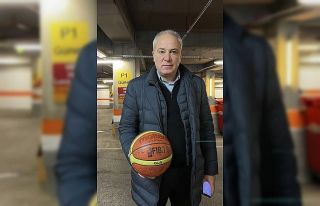 Ekrem Memnun, şampiyonluk topunu depremzedeler için...