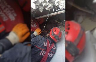 Elazığ Belediyesi itfaiye ekiplerinden hayatta tutan...