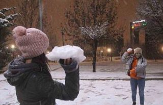 Elazığ’da yoğun kar yağışı etkili oldu, vatandaş...