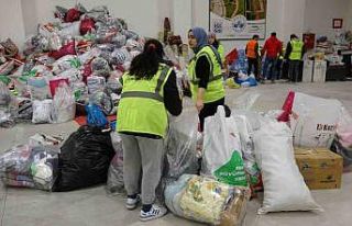 Elazığ’dan deprem bölgesine yardımlar sürüyor