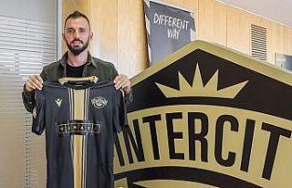 Emre Çolak’ın futbolu bırakması 1 gün sürdü