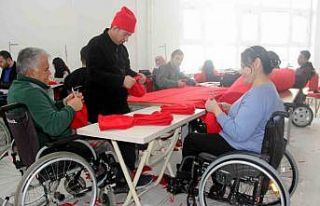 Engelliler depremzedeler için dikiş makinelerinin...