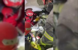 Enkaz altında yaşam mücadelesi veriyordu, 89 saat...