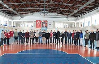 ERÜ Rektörü Altun’dan deprem kampanyası gönüllülerine...