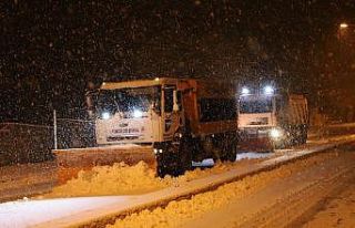 Erzincan’da kar küreme çalışmaları