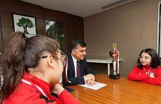 Fadıloğlu, milli sporcuları ağırladı