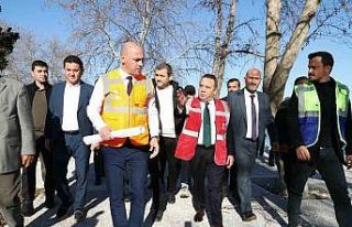 Finike Cumhuriyet Meydanı 23 Nisan’da açılıyor