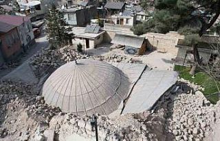 Fransız top mermisinin yıkmadığı cami depremde...