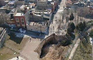 Gaziantep’te deprem sonrası dev obruk oluştu