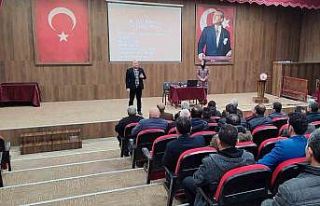 Gediz’de muhtarlara “Aile Okulu Eğitimi”