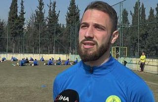 Genç futbolcu, Taner Savut’u anlatırken gözyaşlarına...
