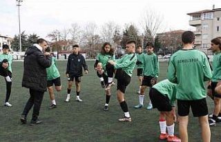 Genç horozlar, lige verilen arayı çalışarak geçiriyor