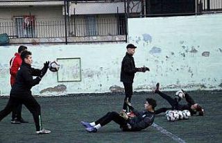 Genç horozların hedefi zirve