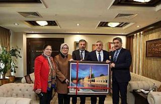 Genel başkan yardımcısı belediyenin çalışmalarını...