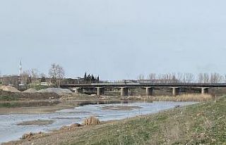 Gönen çayındaki su seviyesi düştü