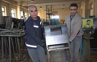 Gönüllü öğretmenler çadır kentlerdeki depremzedelere...