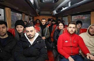 Gönüllü sağlıkçılar afet bölgesine gitmek...