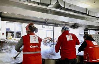 Gönüllü şefler milyonlarca kap yemek yaptı