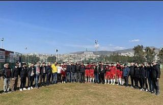 Göztepeli taraftarlardan Karşıyaka tesislerine...