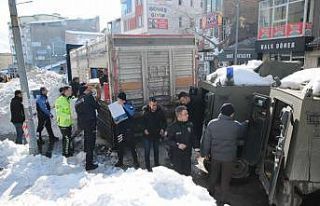 Hakkari polisi halkla tek yürek oldu