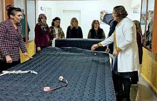 Halk Eğitim Merkezi depremzedeler için uyku tulumu...